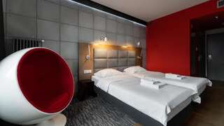 Отель Artis Loft Hotel Радзеёвице Двухместный номер с 2 отдельными кроватями-1